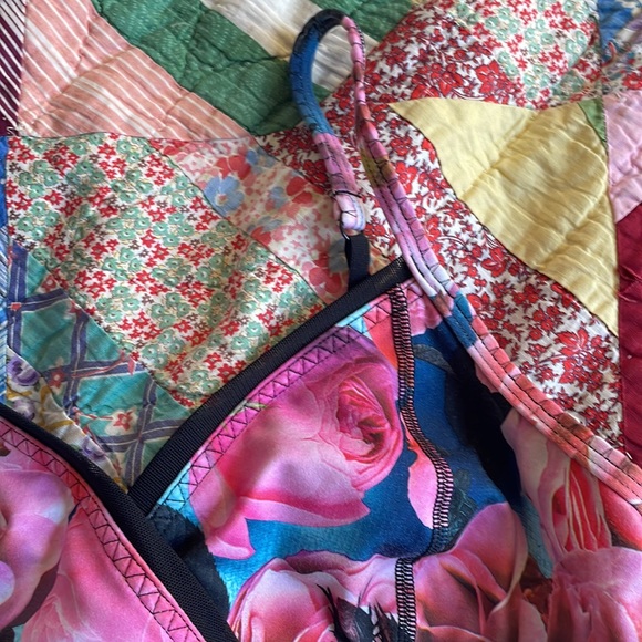 Colorful, springy lululemon sports bra! Fits a size medium, likely size 8/10 - Picture 3 of 7